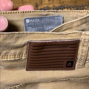 Matix 32X32 Slim Straight model: Gripper men’s tan